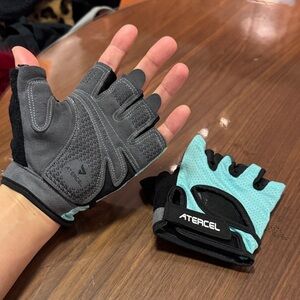 Atercel Women's Half Finger Exercise Gloves - Teal & Gray